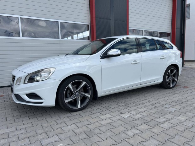 Volvo V60 2.0 D [D4] R-Design Kinetic Geartronic